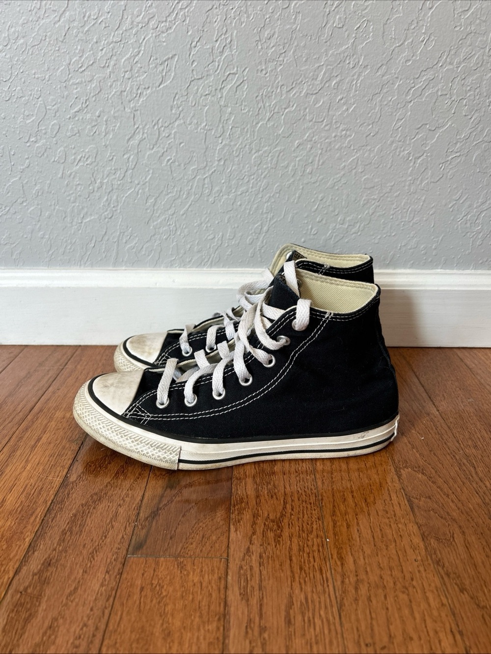 Converse Chuck Taylor Sneakers High Top Boys Or Girls Youth Size 3 Black